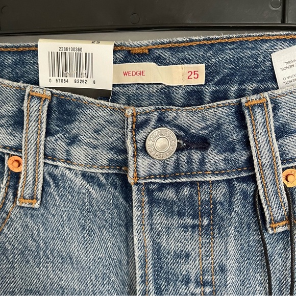 Levi’s Wedgie Jeans - Picture 2 of 3